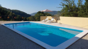 House with Pool - Ratisevina